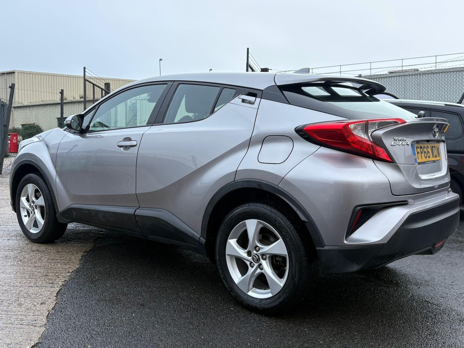 Used Toyota C-HR 2017 for sale - 77633902: Photo 5