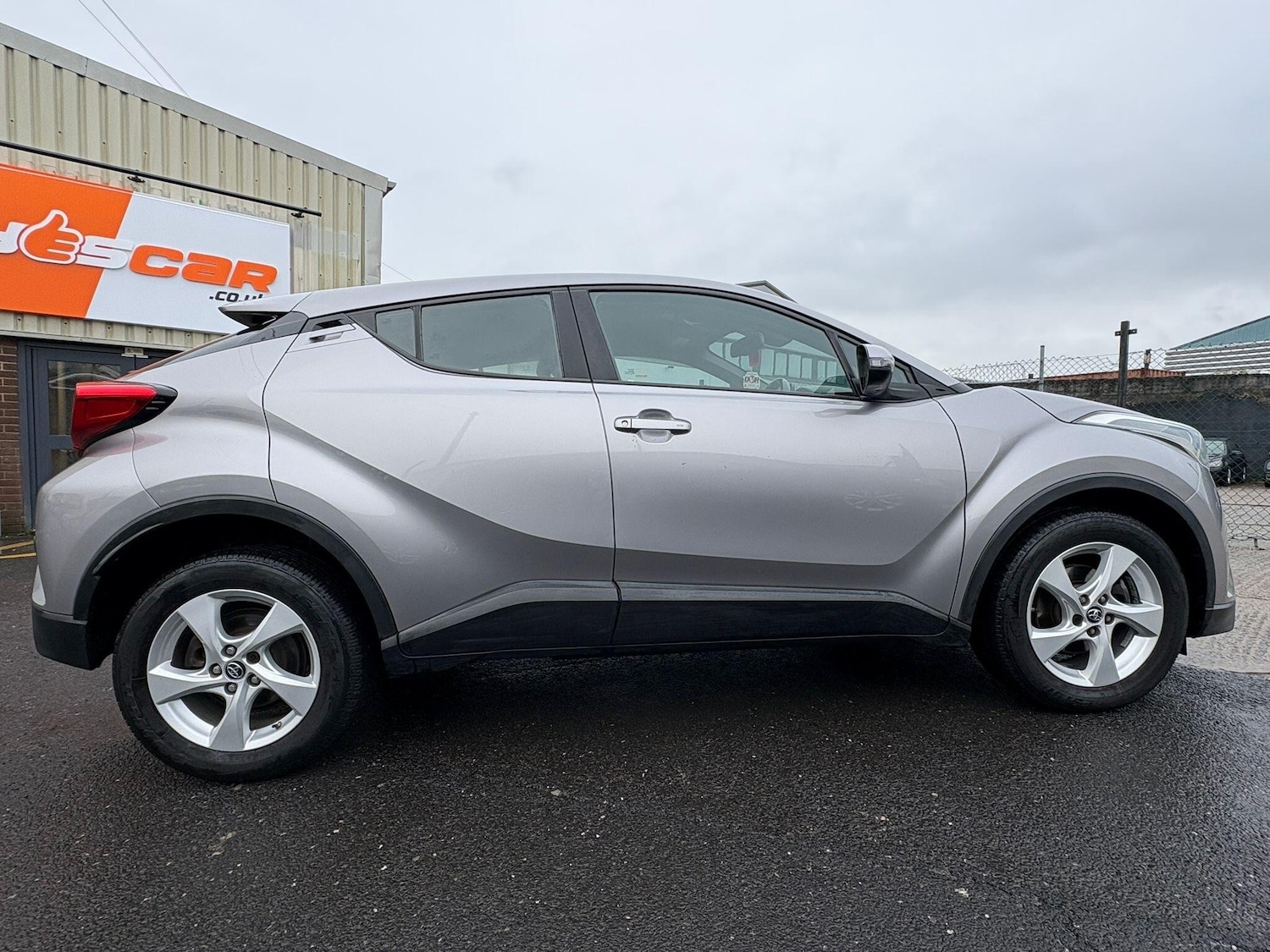 Used Toyota C-HR 2017 for sale - 77633902: Photo 6