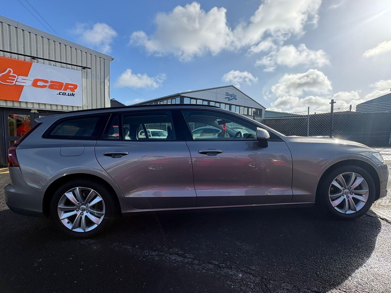 Used Volvo V60 2018 for sale - 77892647: Photo 12