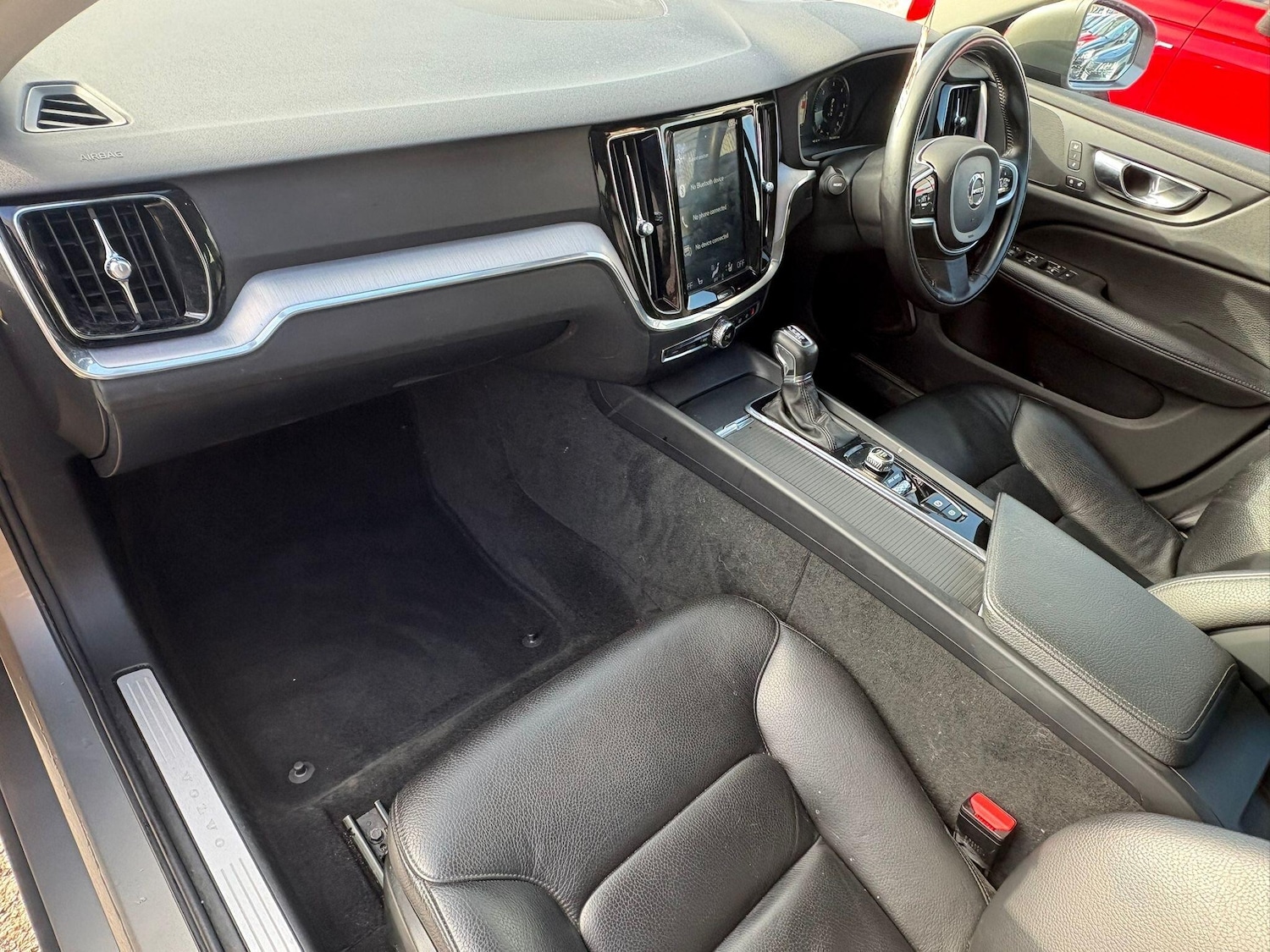 Used Volvo V60 2018 for sale - 77892647: Photo 2