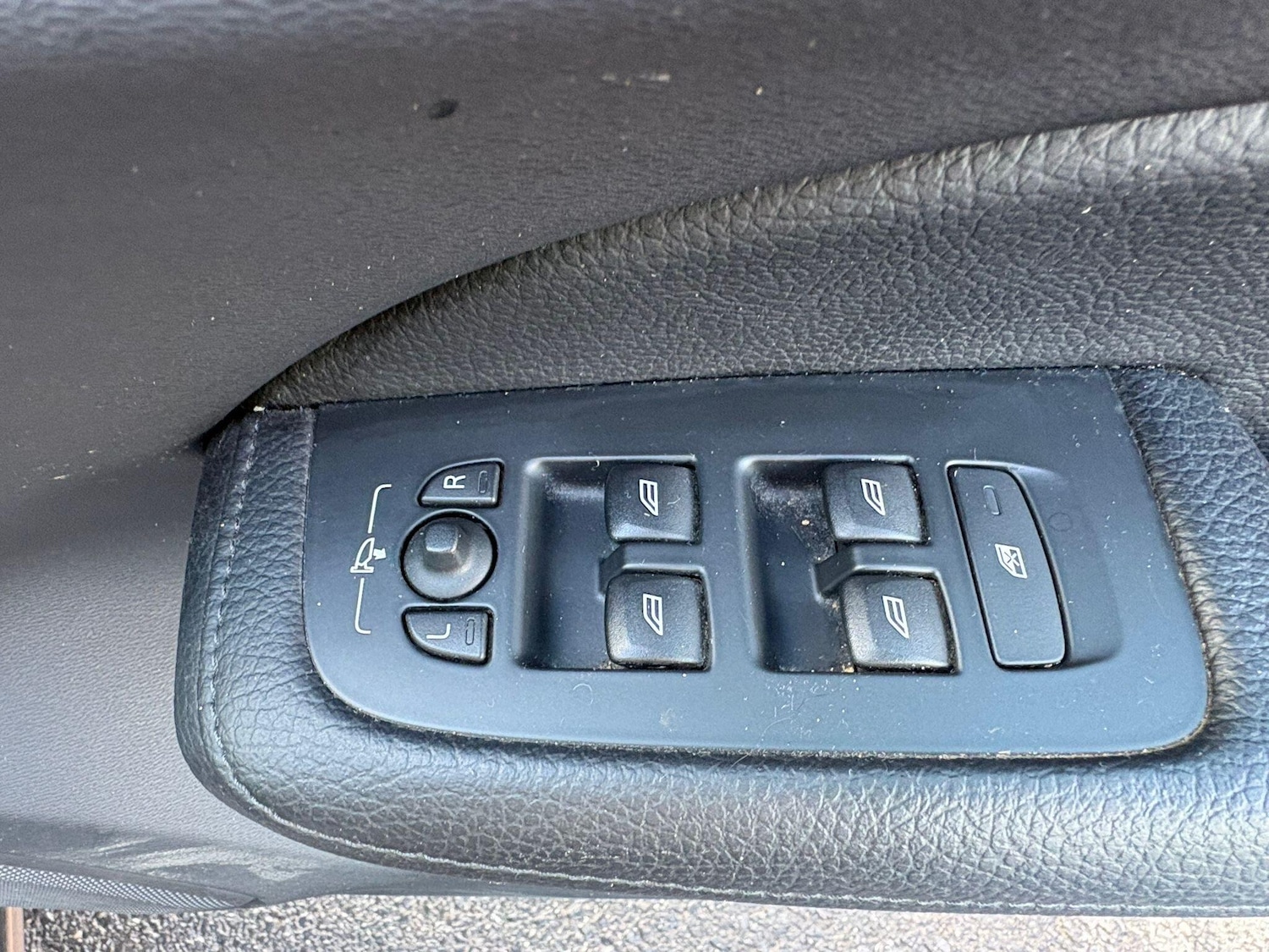 Used Volvo V60 2018 for sale - 77892647: Photo 24