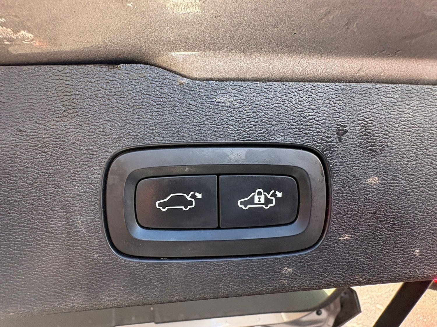 Used Volvo V60 2018 for sale - 77892647: Photo 25