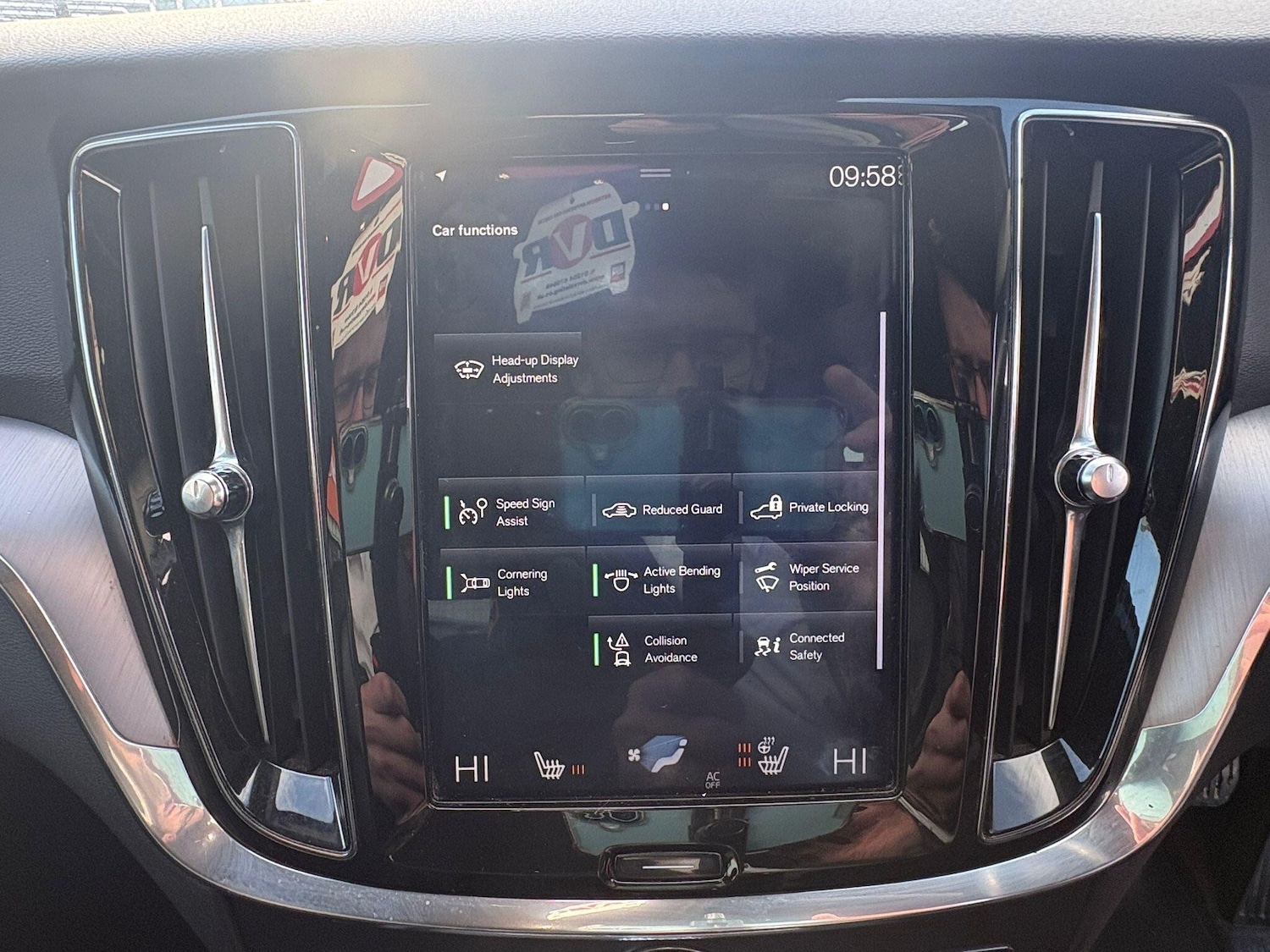 Used Volvo V60 2018 for sale - 77892647: Photo 31