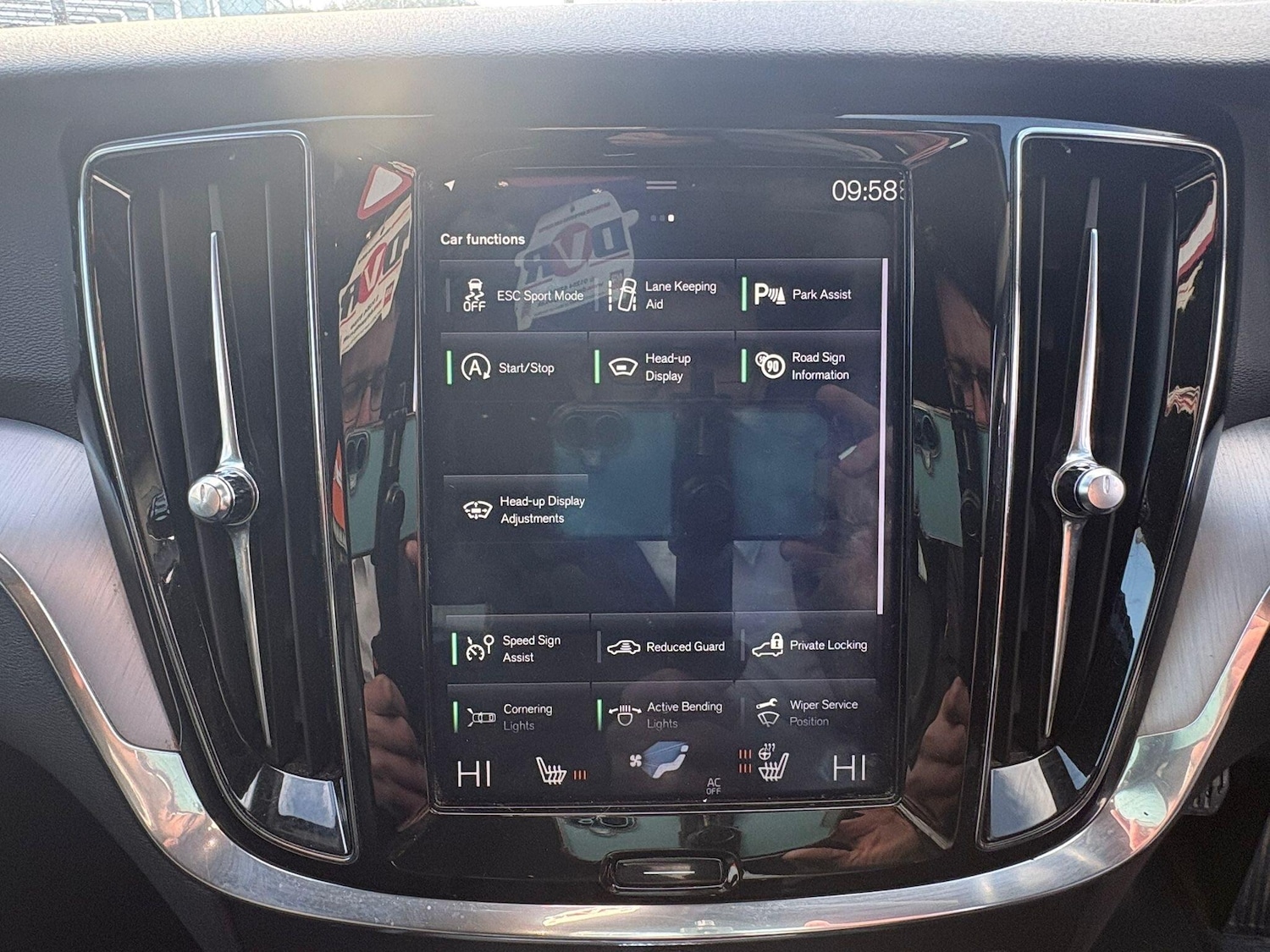 Used Volvo V60 2018 for sale - 77892647: Photo 34