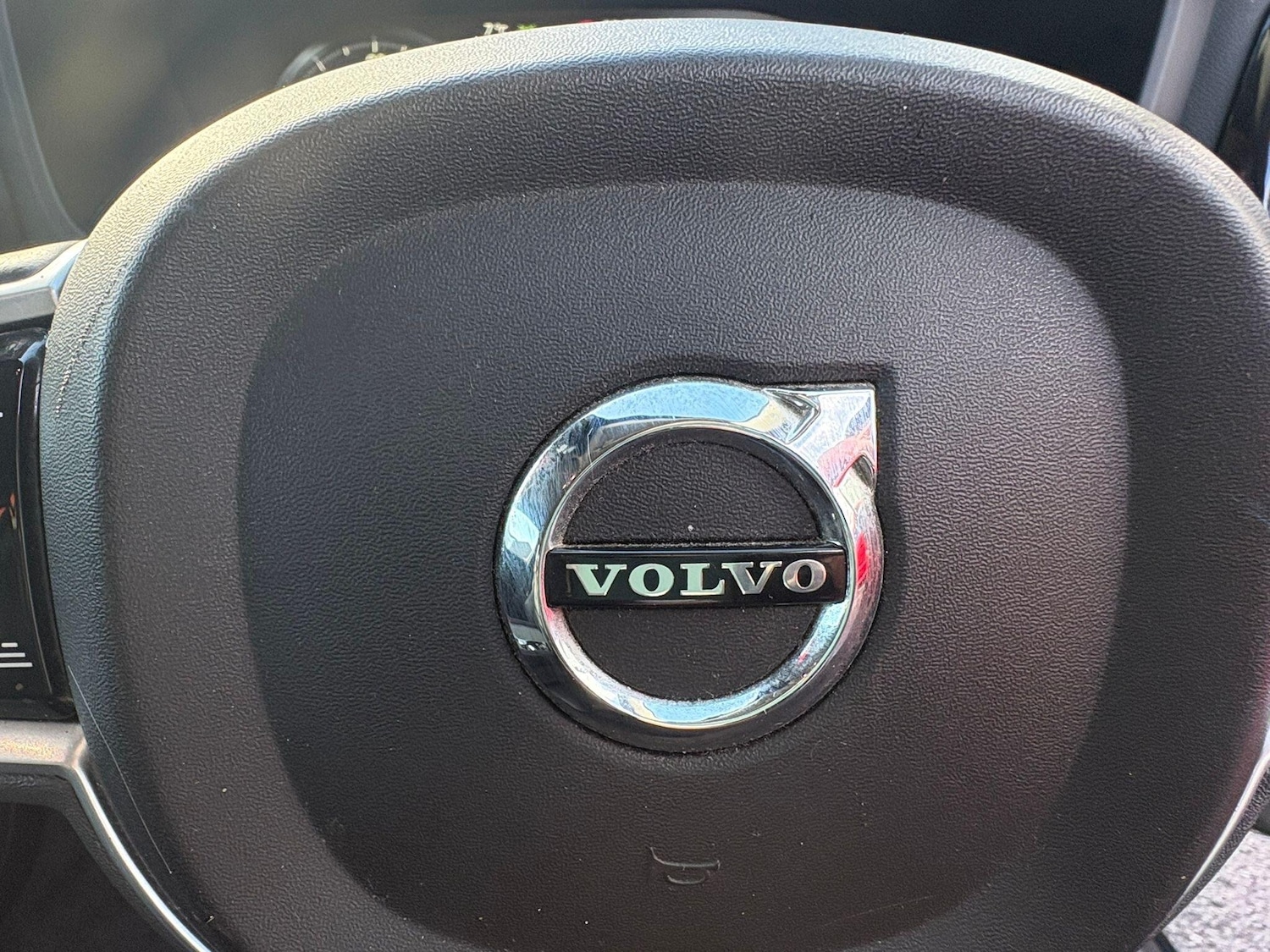 Used Volvo V60 2018 for sale - 77892647: Photo 43