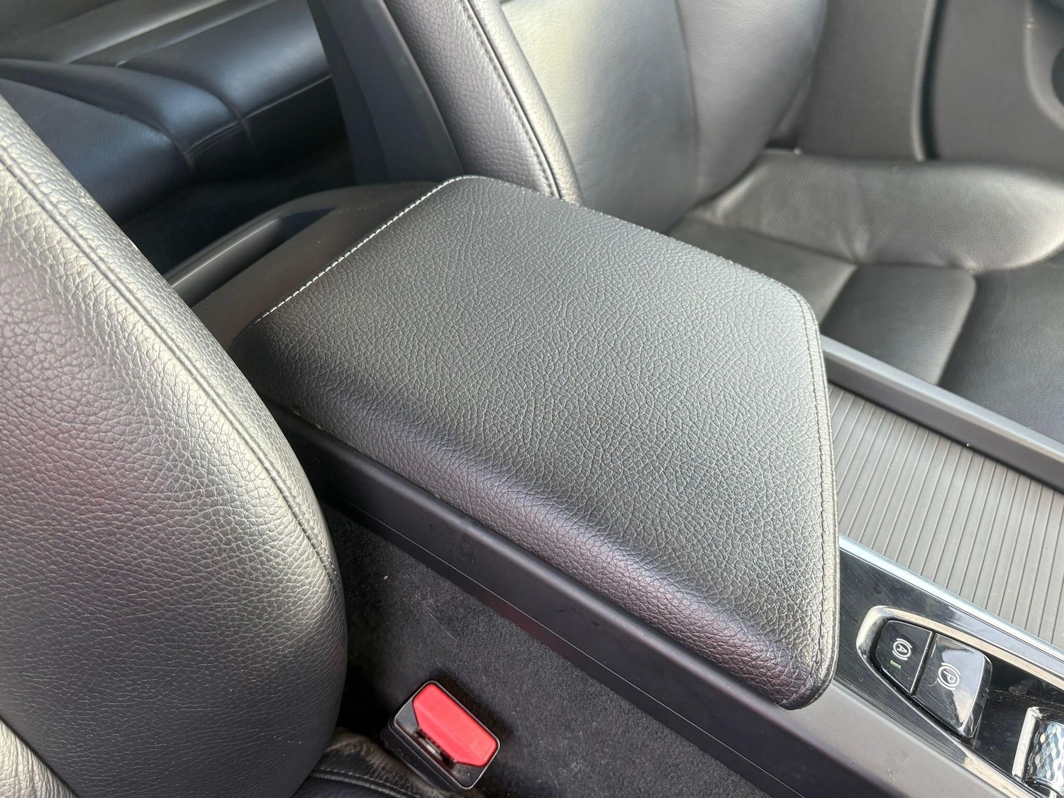 Used Volvo V60 2018 for sale - 77892647: Photo 46