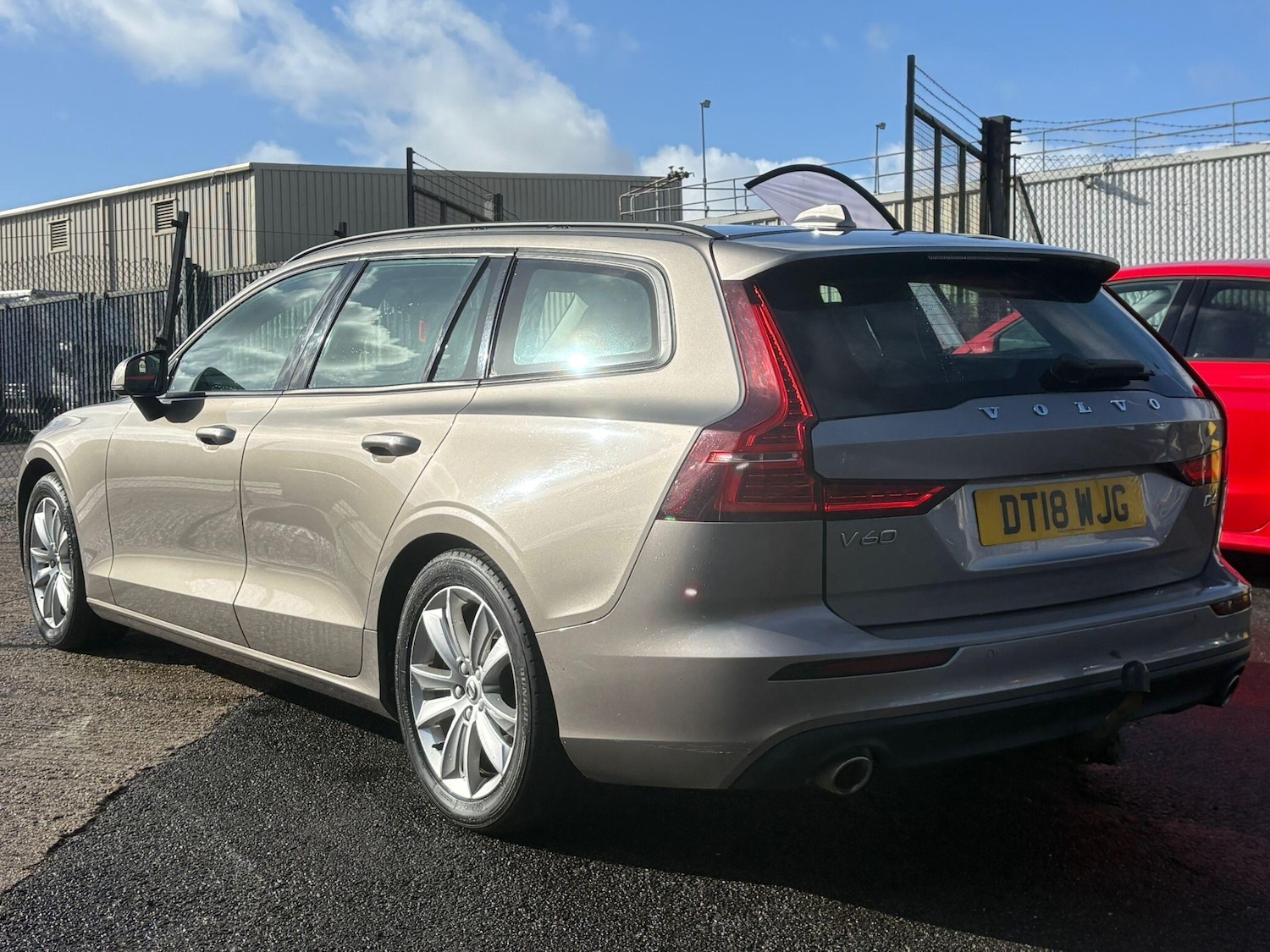 Used Volvo V60 2018 for sale - 77892647: Photo 9