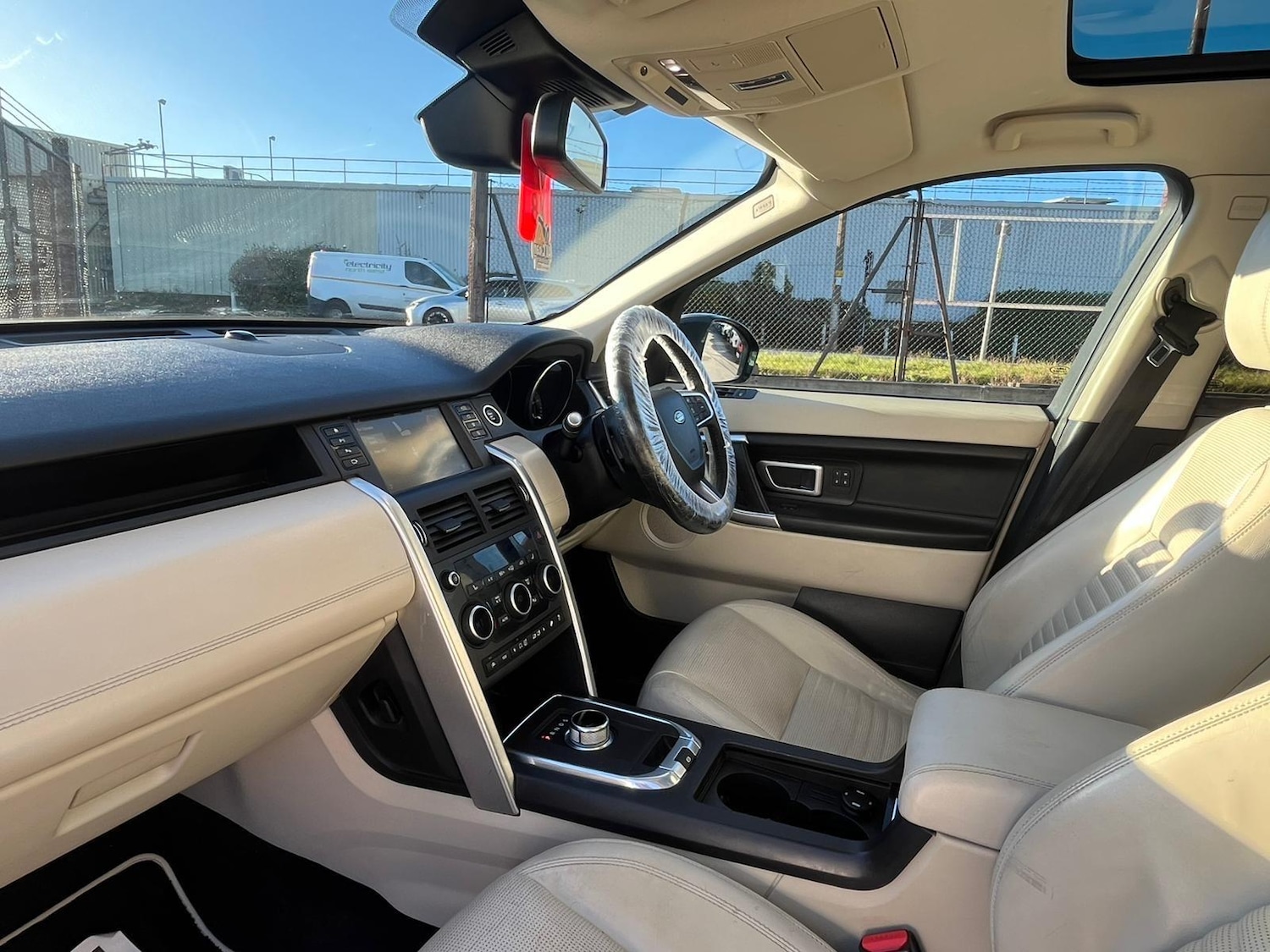 Used Land Rover Discovery Sport 2016 for sale - 76702127: Photo 3