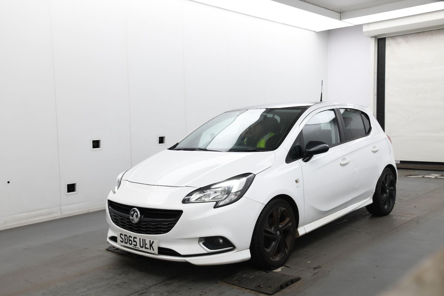 Used Vauxhall Corsa 2015 for sale - 77344297: Photo 2