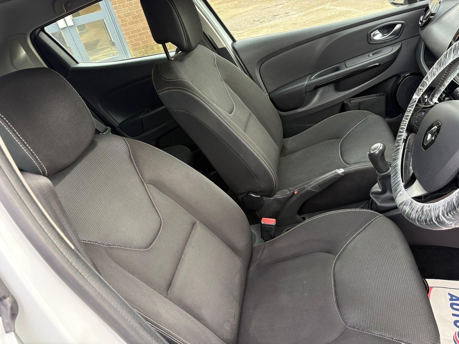 Used Renault Clio 2015 for sale - 76832186: Photo 12