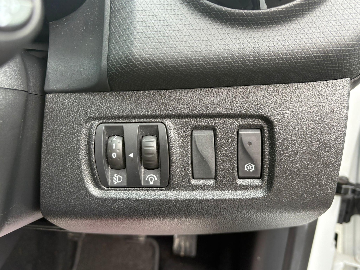 Used Renault Clio 2015 for sale - 76832186: Photo 15