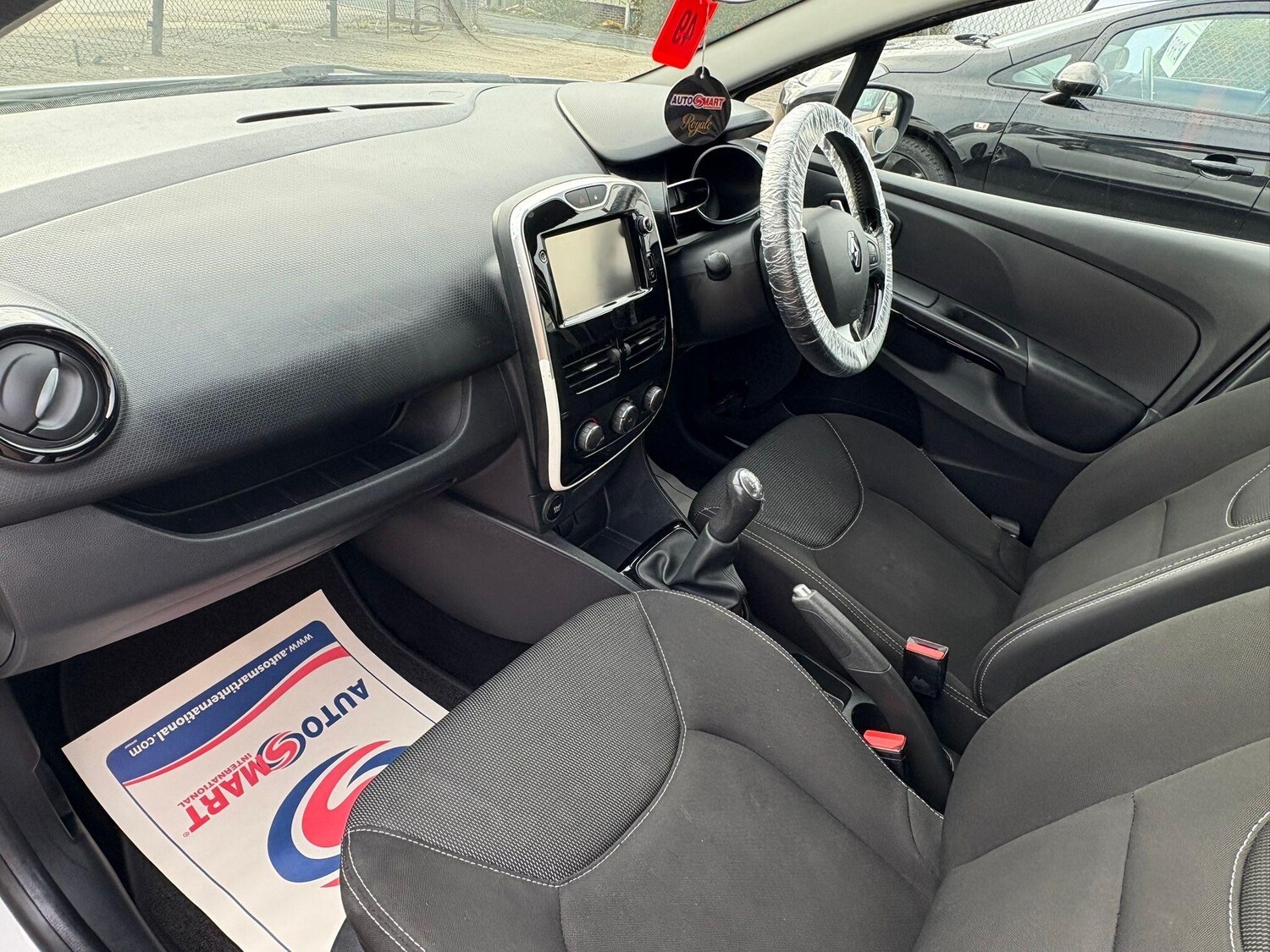 Used Renault Clio 2015 for sale - 76832186: Photo 31