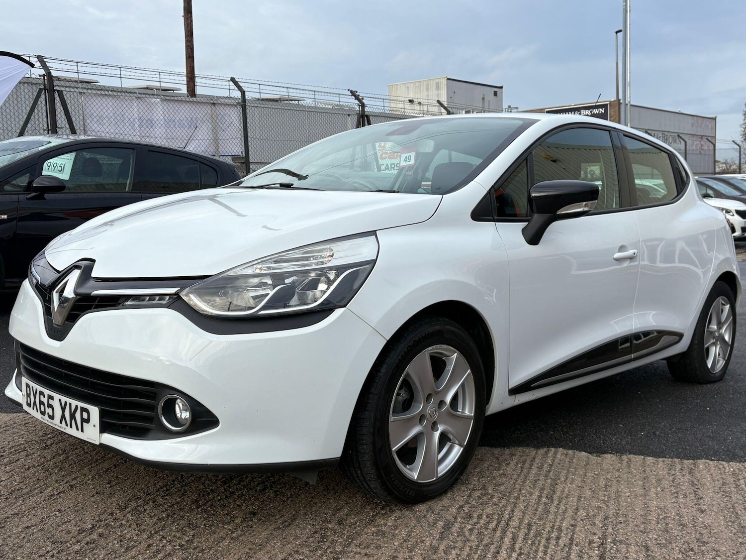 Used Renault Clio 2015 for sale - 76832186: Photo 4