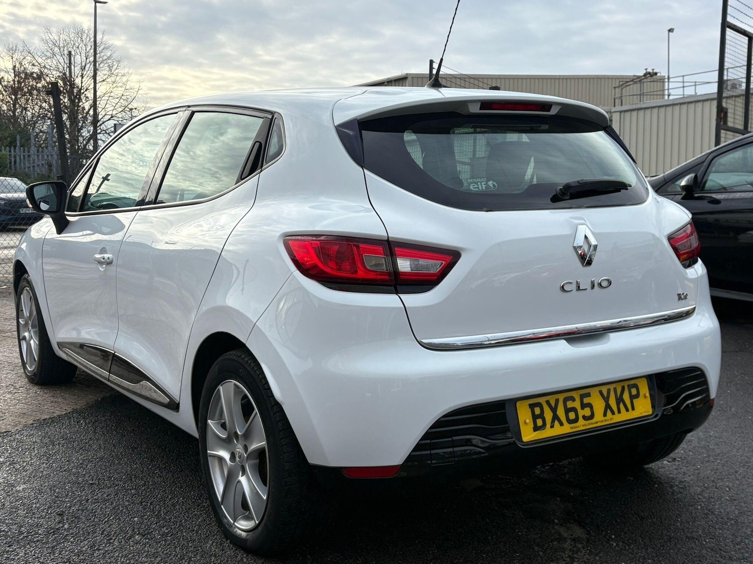 Used Renault Clio 2015 for sale - 76832186: Photo 5