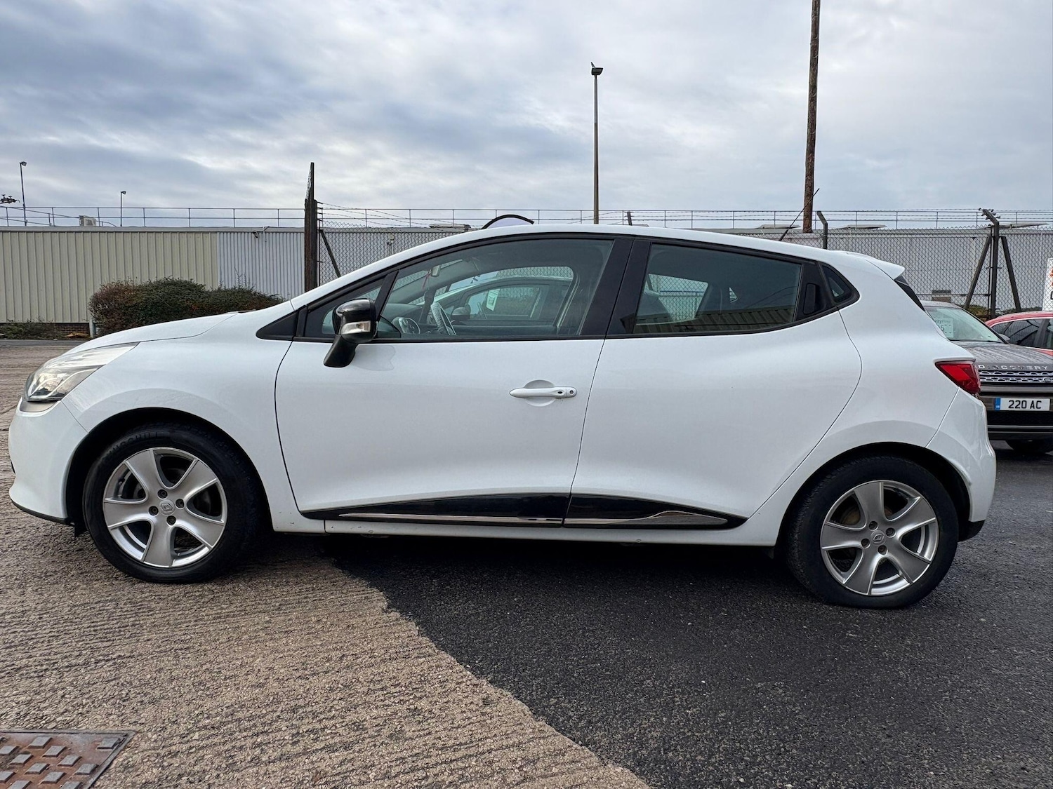 Used Renault Clio 2015 for sale - 76832186: Photo 6