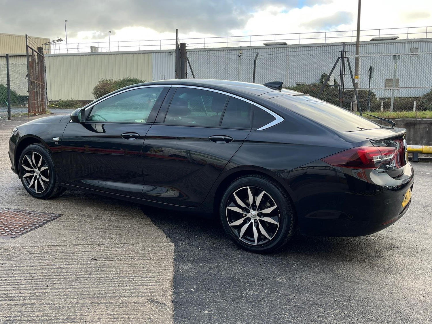Used Vauxhall Insignia 2017 for sale - 76689996: Photo 5