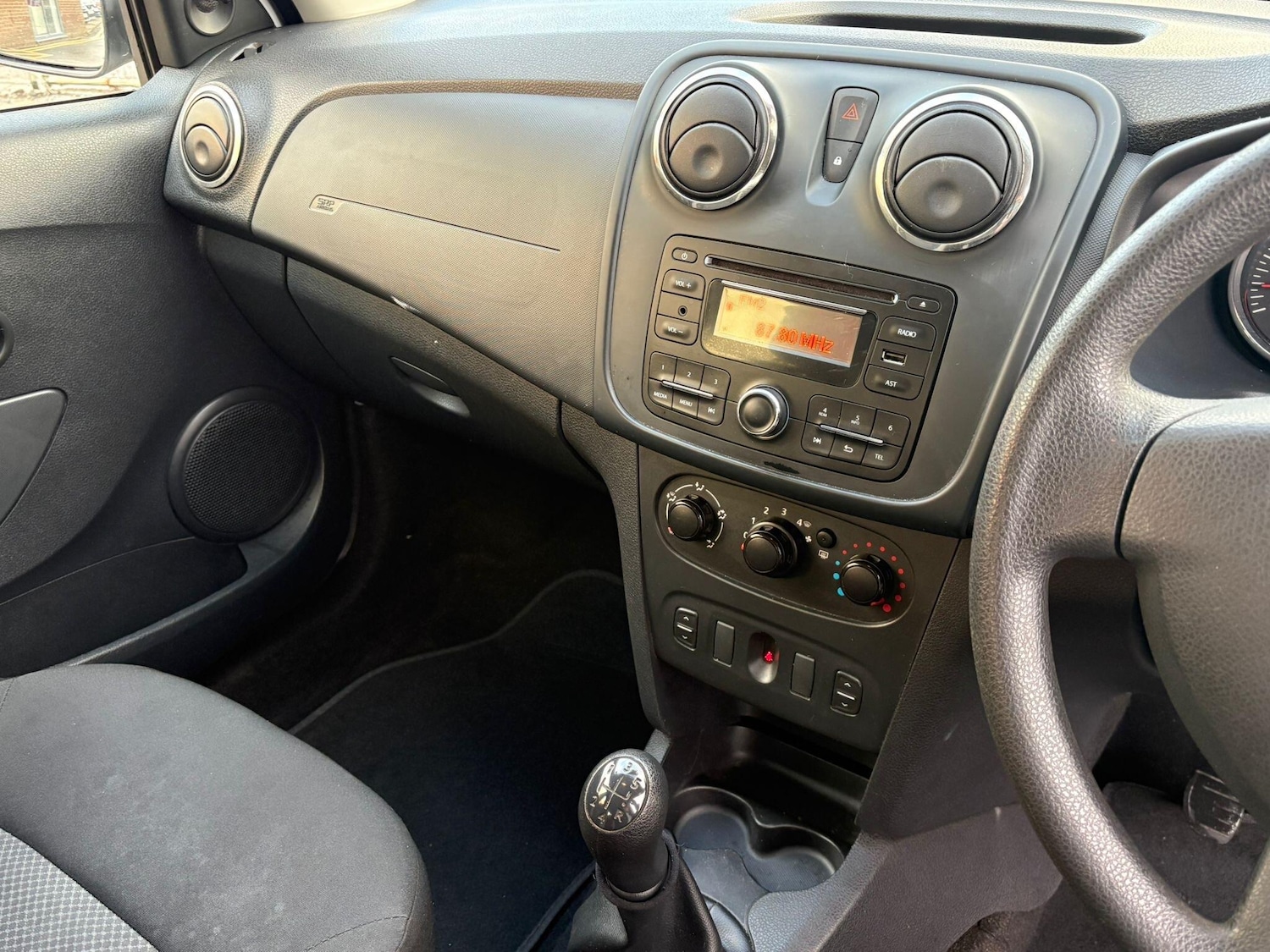 Used Dacia Sandero 2015 for sale - 77575158: Photo 17