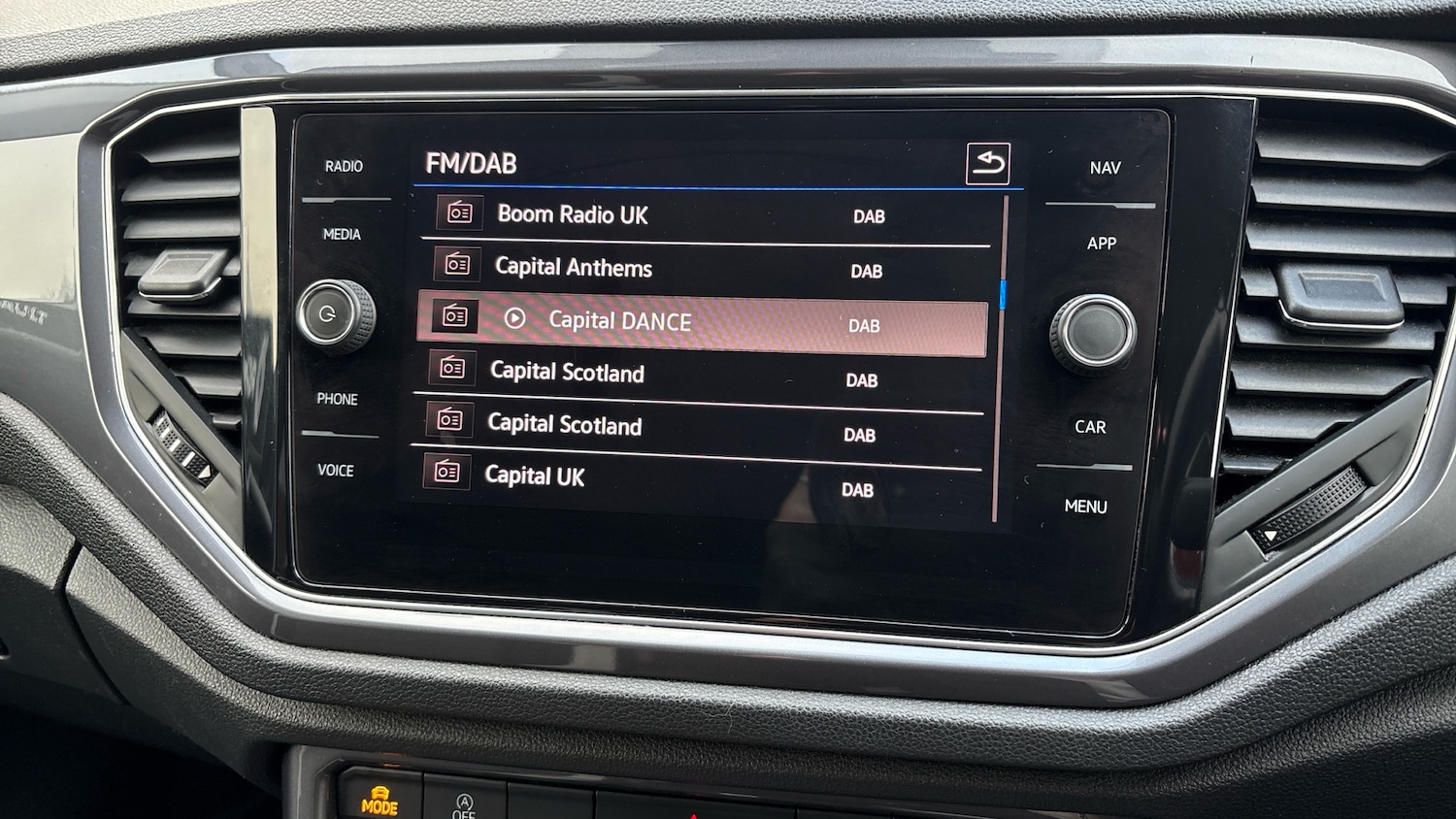 Used Volkswagen T-Roc 2021 for sale - 76968332: Photo 12