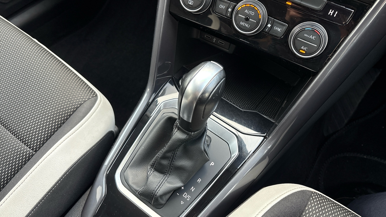 Used Volkswagen T-Roc 2021 for sale - 76968332: Photo 13