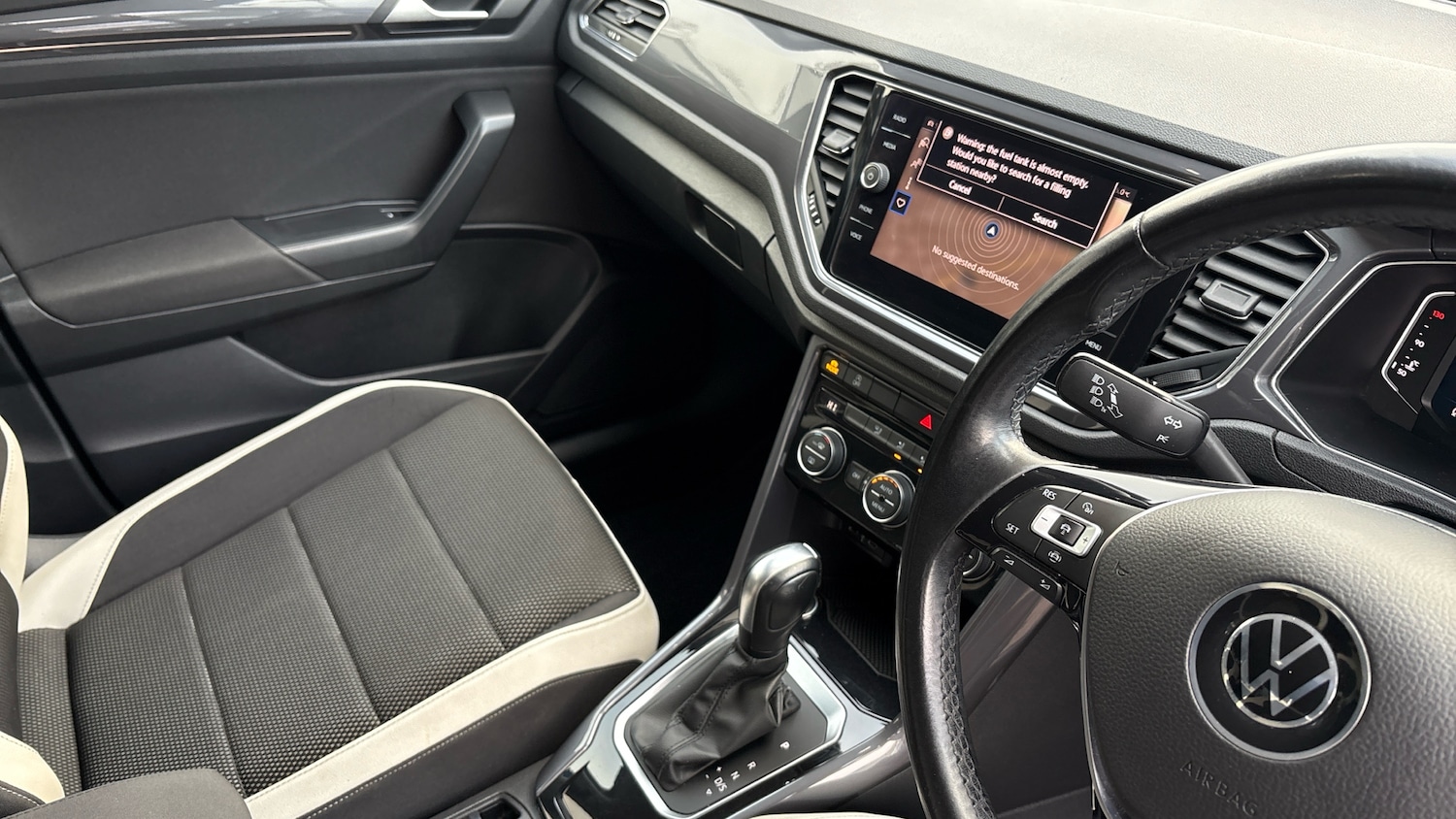 Used Volkswagen T-Roc 2021 for sale - 76968332: Photo 14