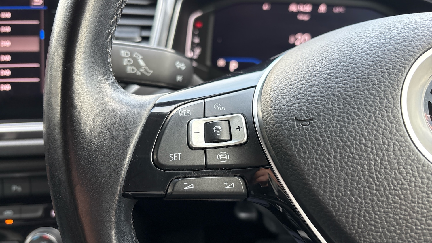 Used Volkswagen T-Roc 2021 for sale - 76968332: Photo 32