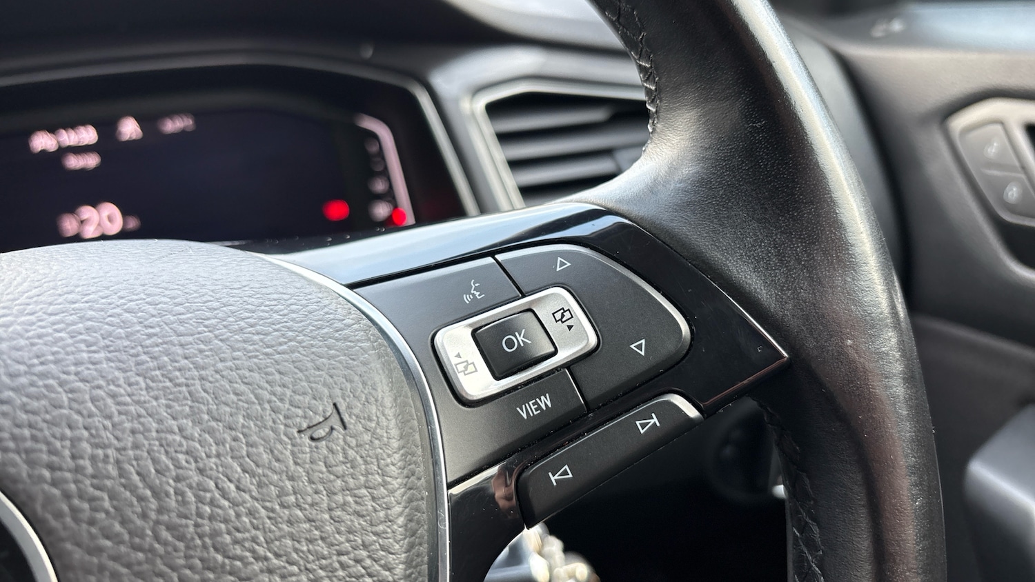 Used Volkswagen T-Roc 2021 for sale - 76968332: Photo 33