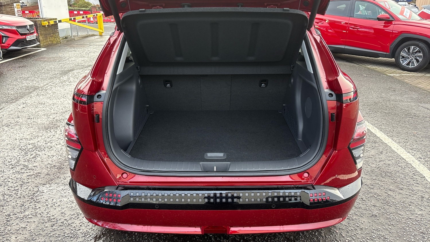 Used Hyundai KONA 2025 for sale - 76564917: Photo 4