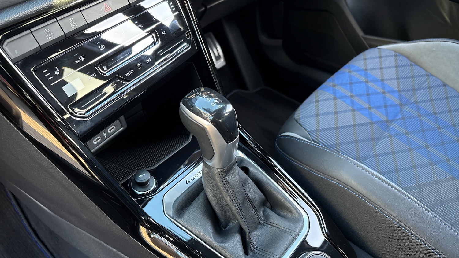 Used Volkswagen T-Roc 2024 for sale - 77743157: Photo 13