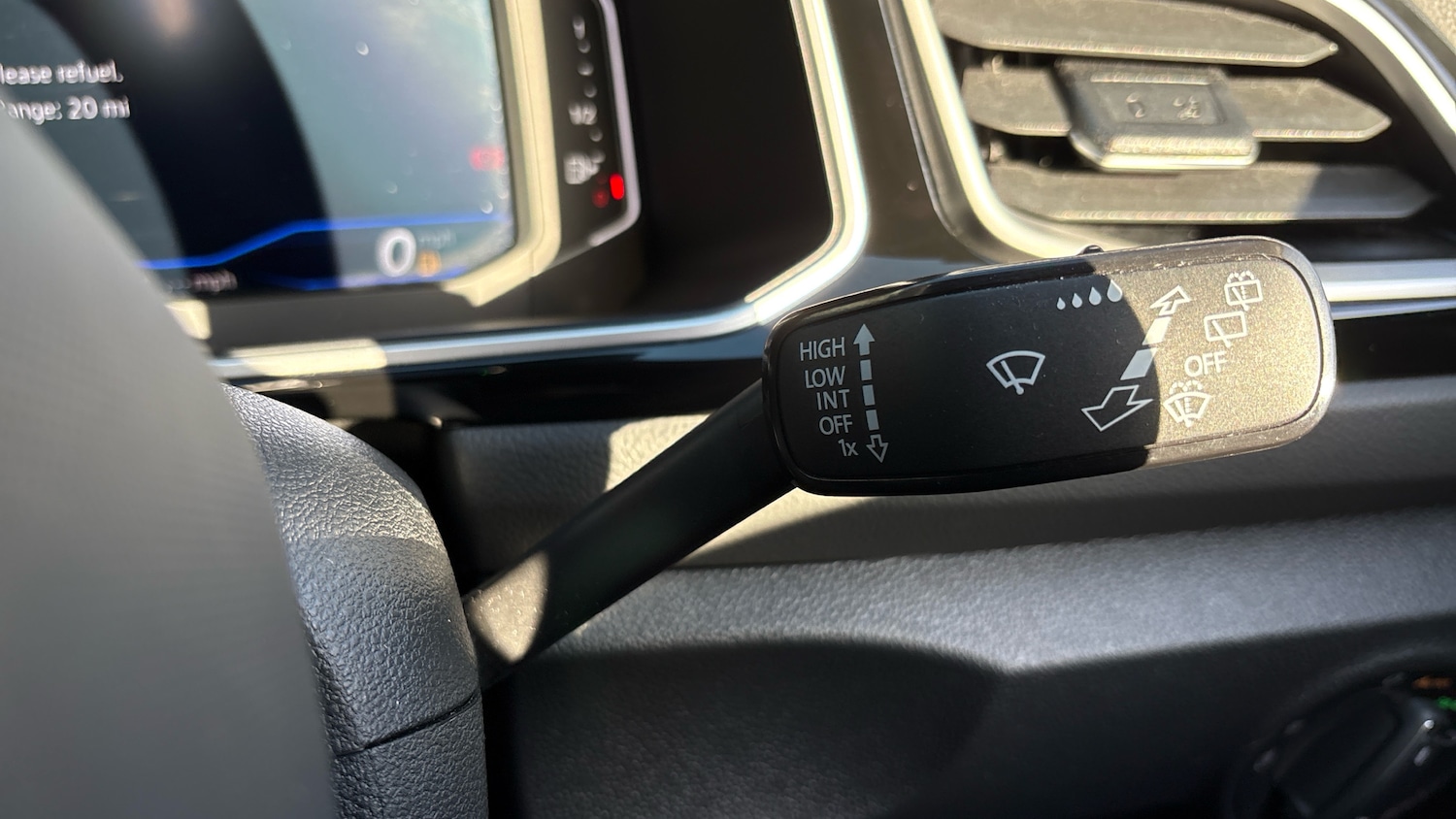 Used Volkswagen T-Roc 2024 for sale - 77743157: Photo 27