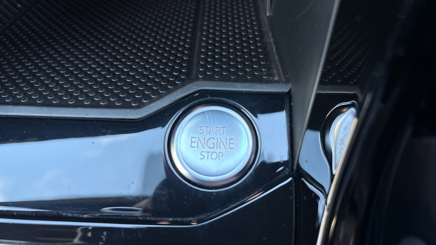 Used Volkswagen T-Roc 2024 for sale - 77743157: Photo 32