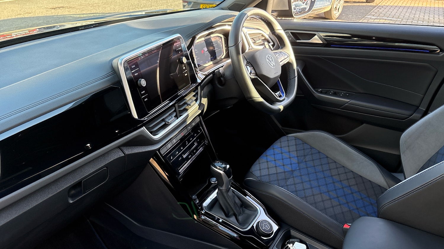 Used Volkswagen T-Roc 2024 for sale - 77743157: Photo 9