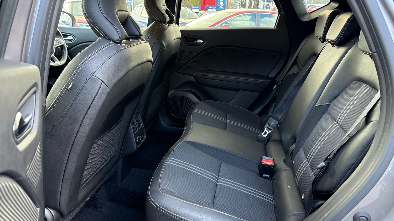 Used Renault Captur 2023 for sale - 76352027: Photo 16