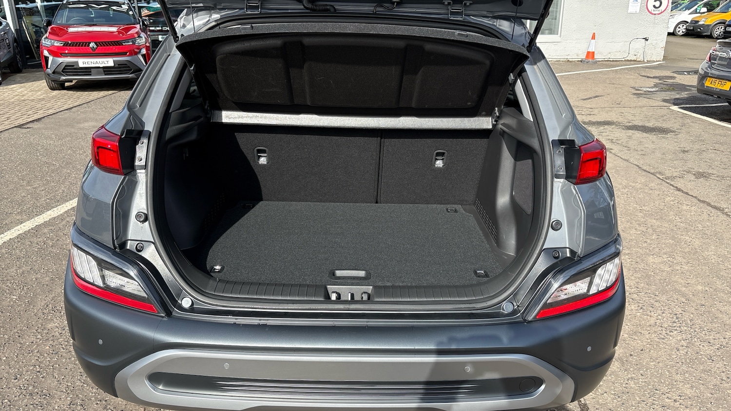 Used Hyundai KONA 2023 for sale - 77945300: Photo 4