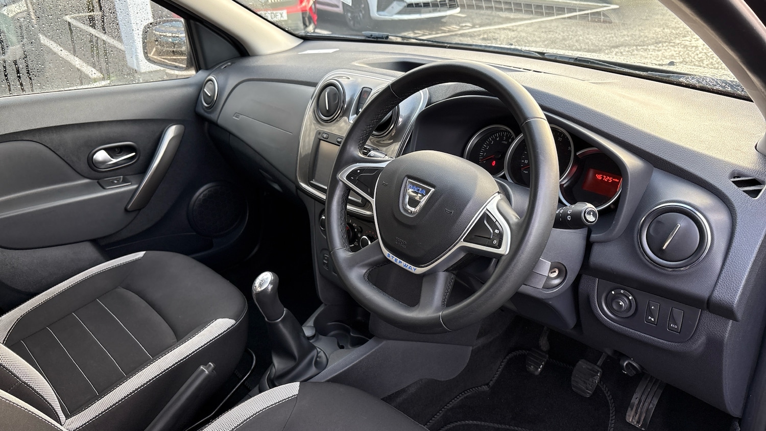 Used Dacia Sandero Stepway 2017 for sale - 77018998: Photo 11