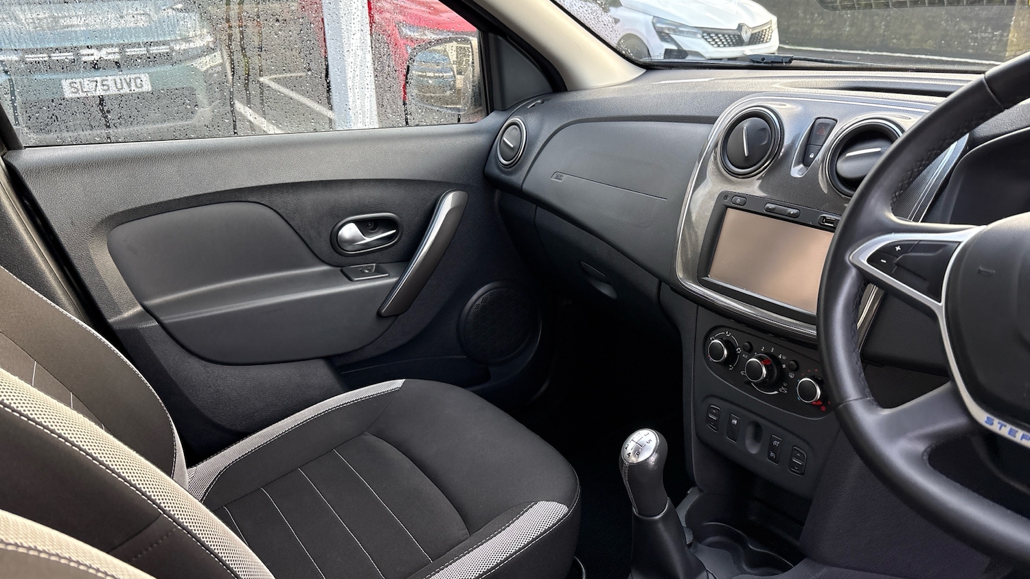 Used Dacia Sandero Stepway 2017 for sale - 77018998: Photo 14