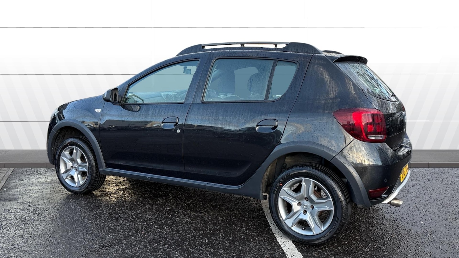 Used Dacia Sandero Stepway 2017 for sale - 77018998: Photo 2