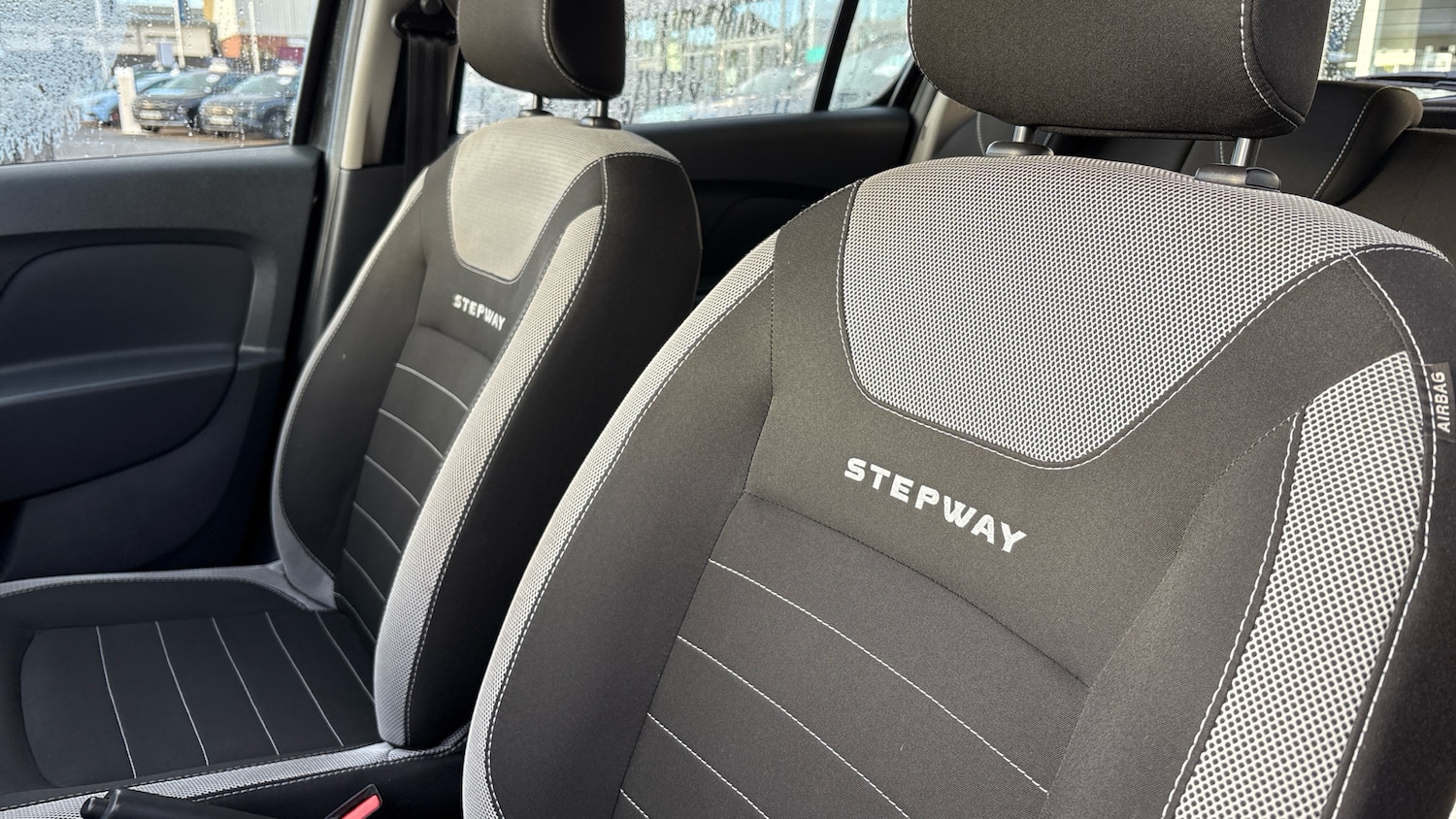 Used Dacia Sandero Stepway 2017 for sale - 77018998: Photo 26