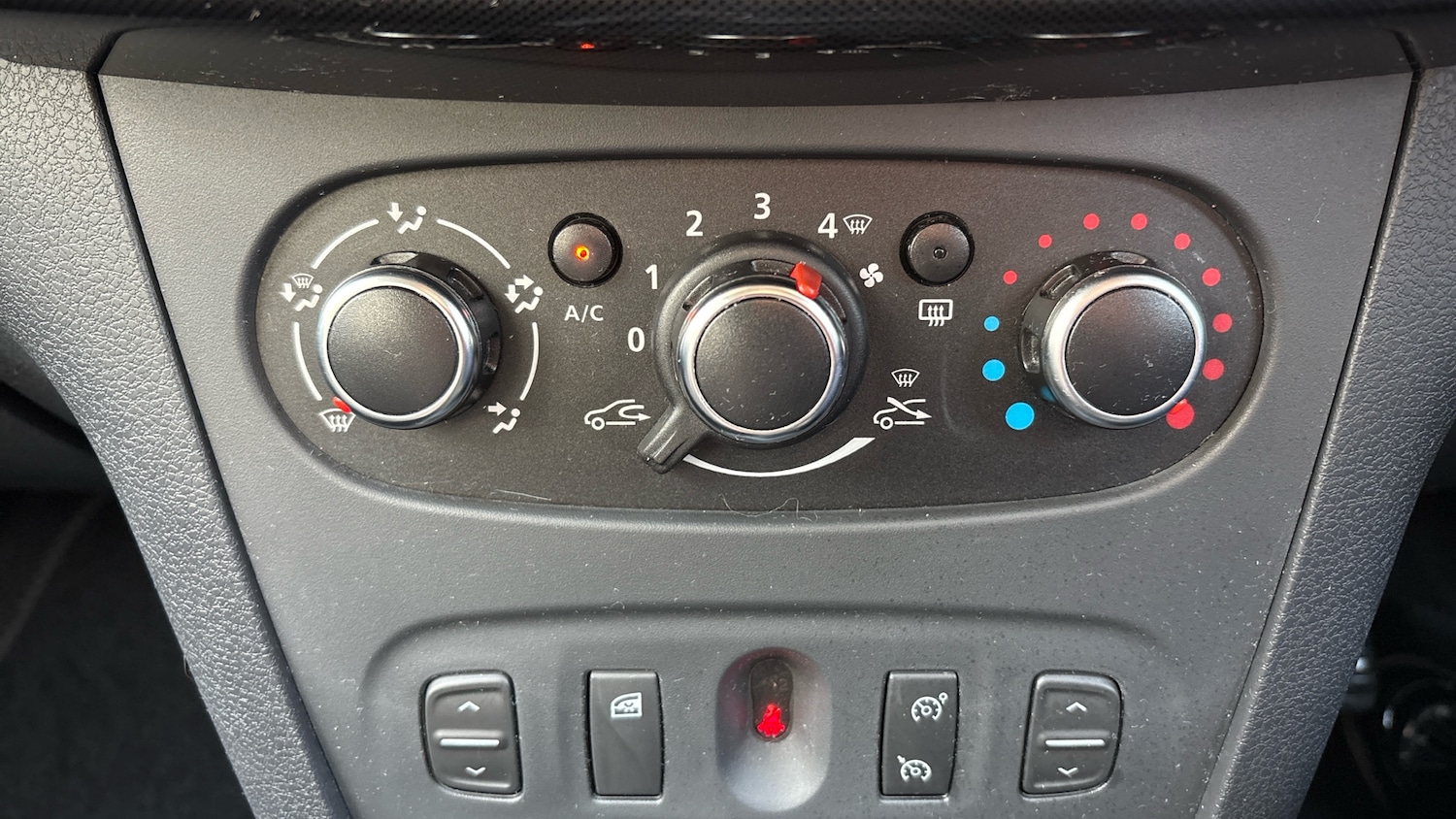 Used Dacia Sandero Stepway 2017 for sale - 77018998: Photo 45