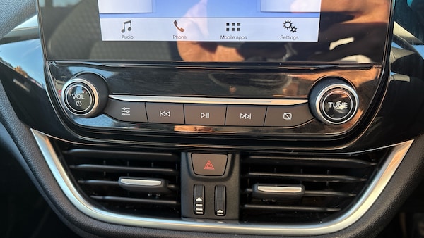 Used Ford Fiesta 2017 for sale - 76287831: Photo 44