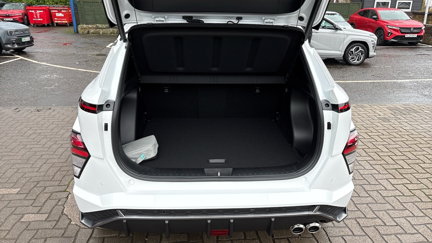 Used Hyundai KONA 2025 for sale - 76525641: Photo 4