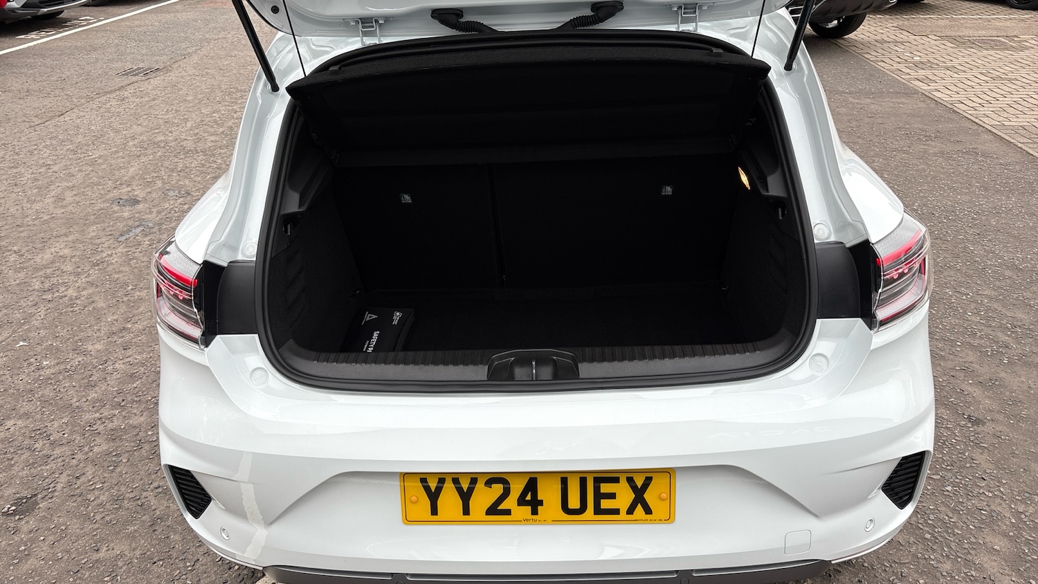 Used Renault Clio 2024 for sale - 76193776: Photo 4
