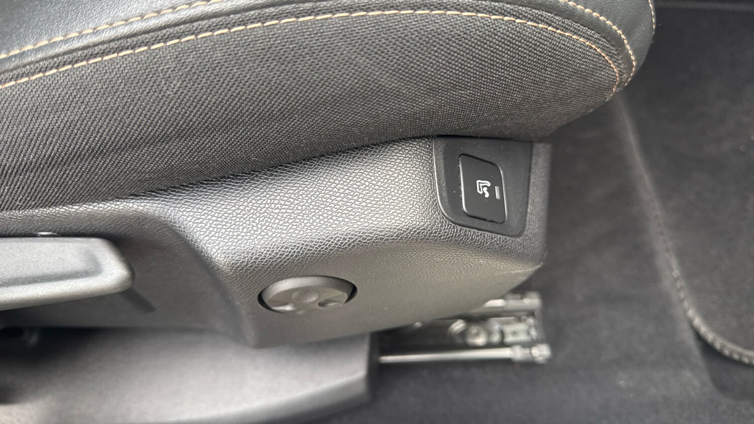 Used Peugeot 3008 2020 for sale - 77917138: Photo 44