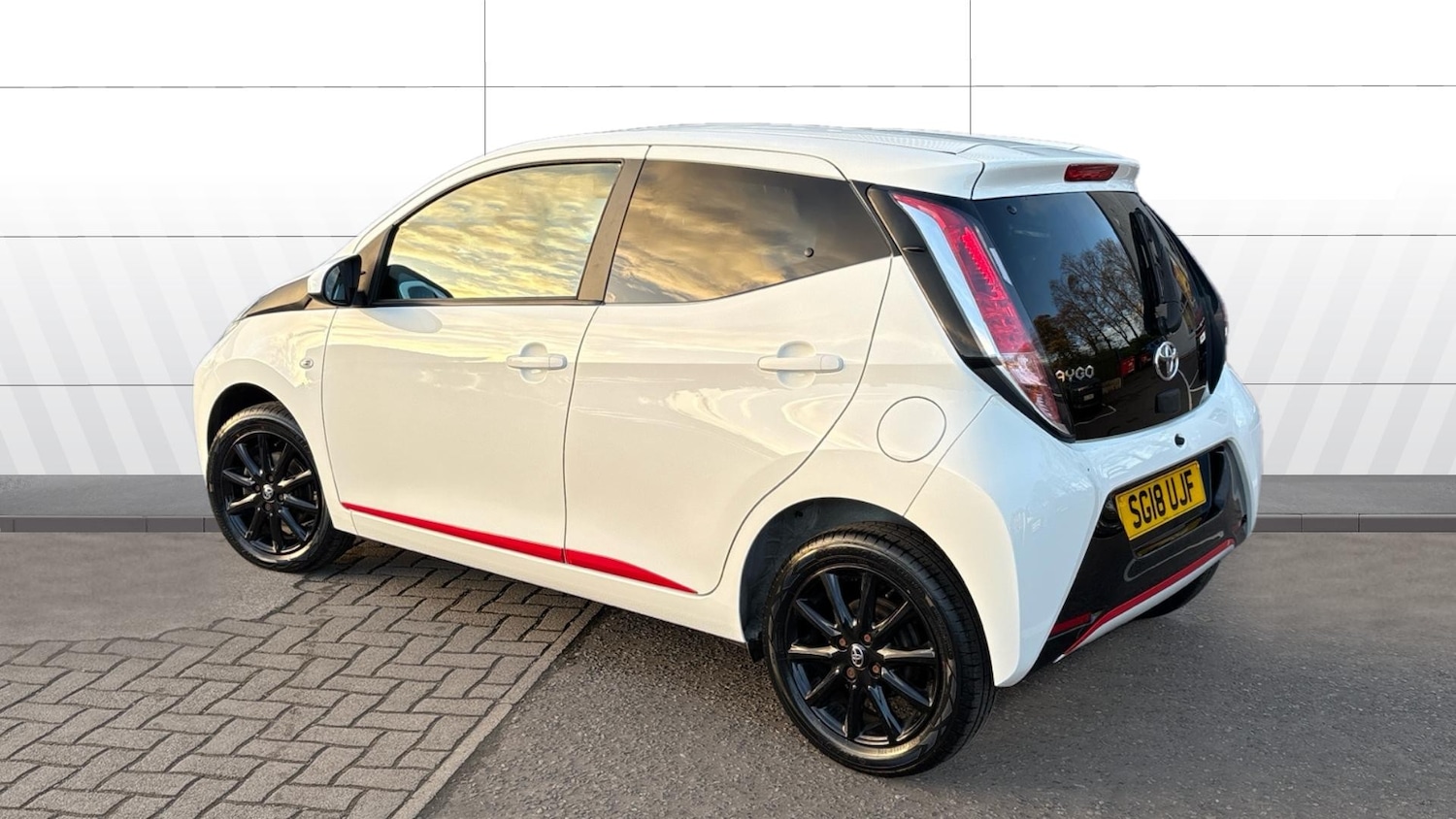 Used Toyota AYGO 2018 for sale - 76403144: Photo 2