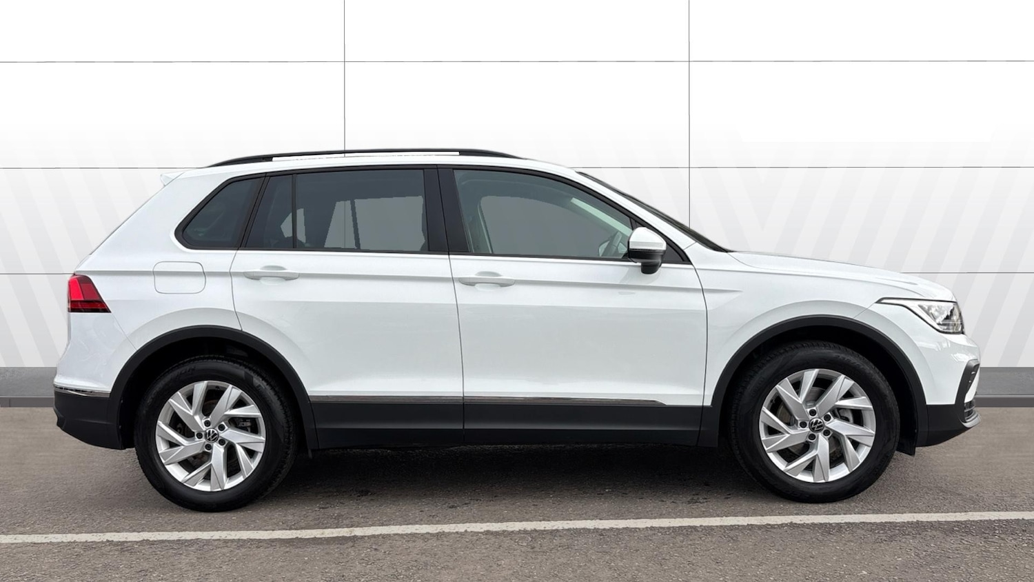 Used Volkswagen Tiguan 2023 for sale - 77701224: Photo 5