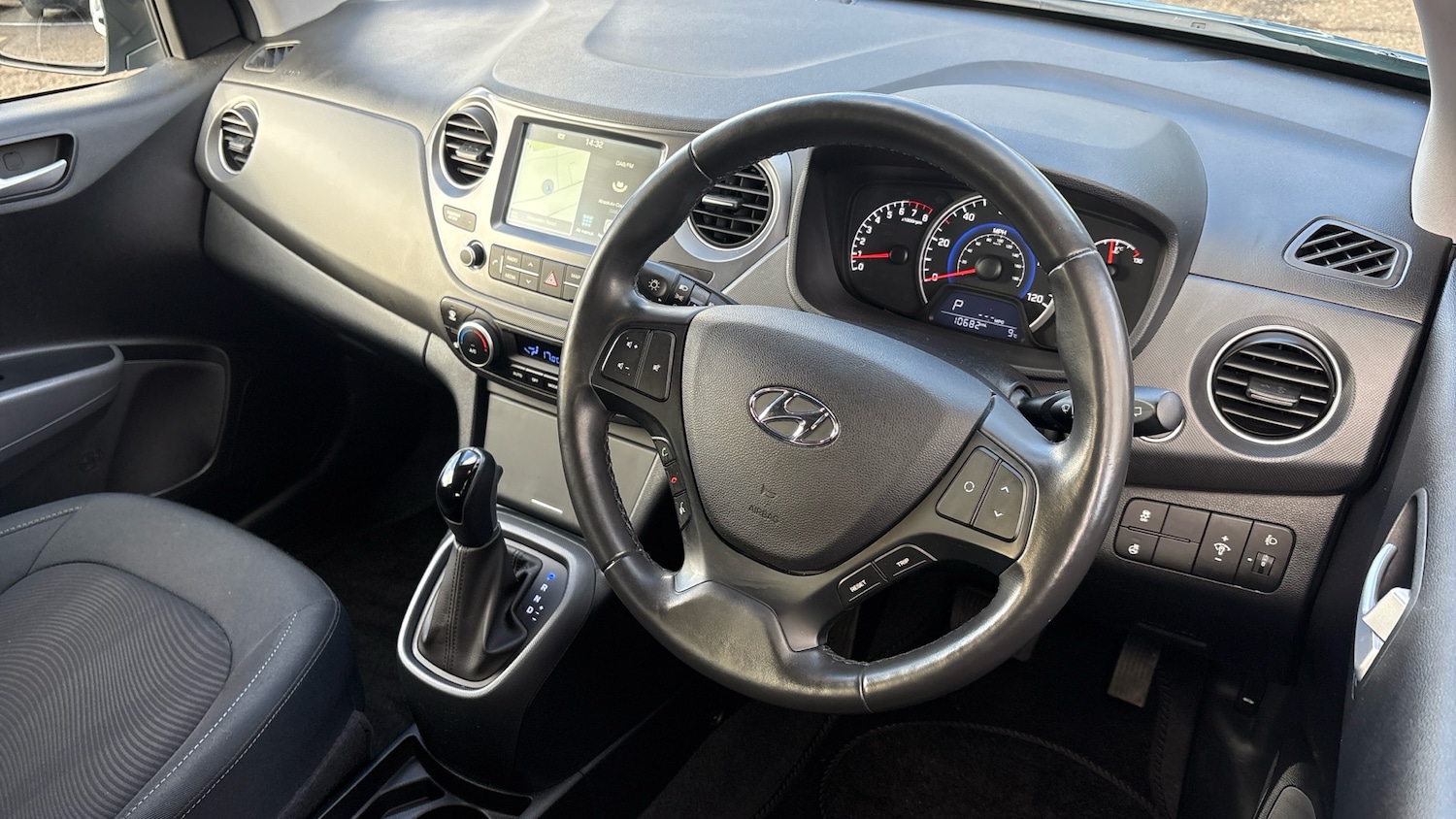 Used Hyundai i10 2019 for sale - 76352395: Photo 11