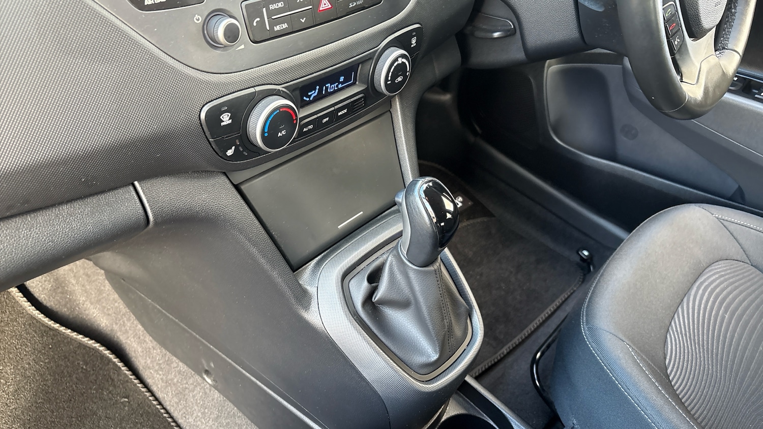 Used Hyundai i10 2019 for sale - 76352395: Photo 13