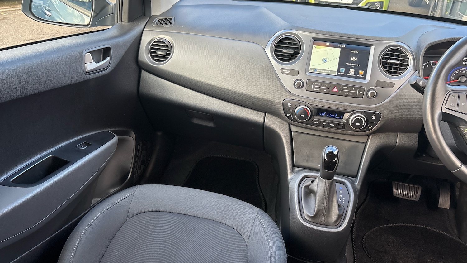 Used Hyundai i10 2019 for sale - 76352395: Photo 14