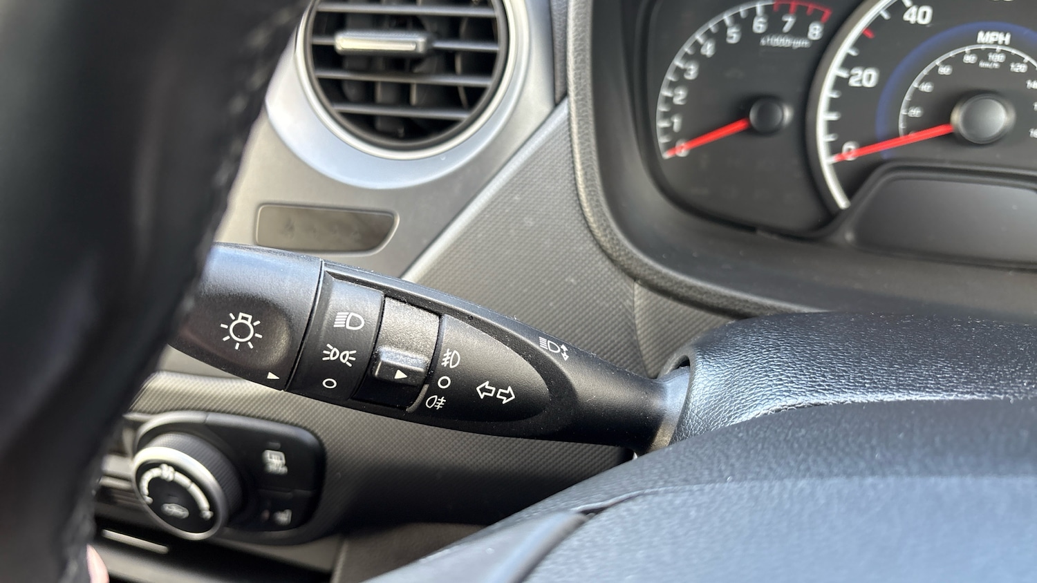 Used Hyundai i10 2019 for sale - 76352395: Photo 29