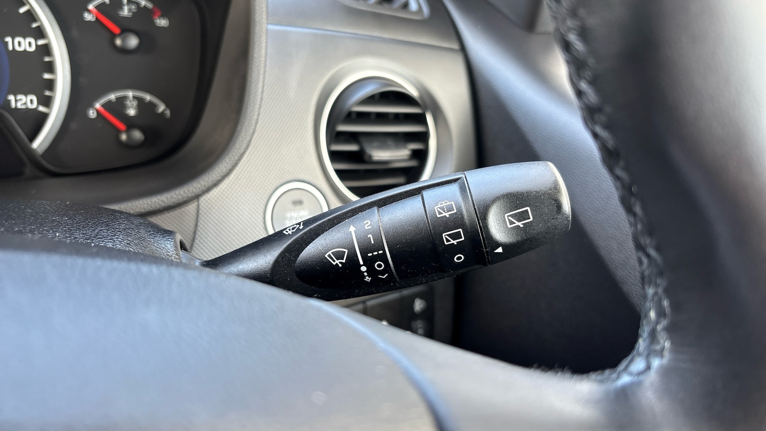 Used Hyundai i10 2019 for sale - 76352395: Photo 31