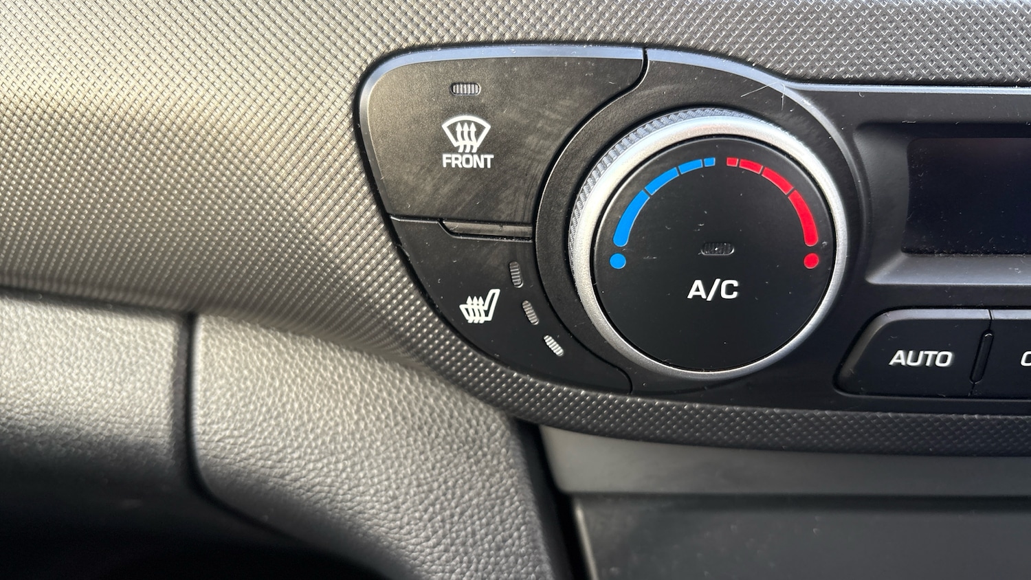 Used Hyundai i10 2019 for sale - 76352395: Photo 37